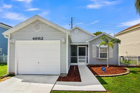 4692 LAKESIDE CIRCLE