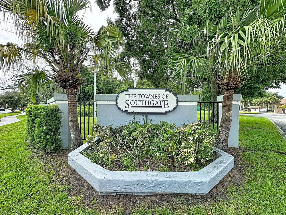 4817 NORMANDY PLACE #105 Orlando, FL 32811