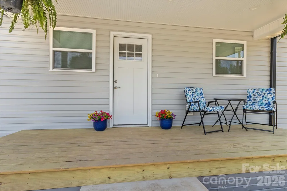 109 W Poplar Street W Stanley, NC 28164