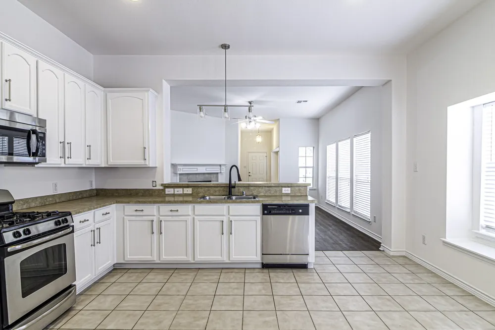 1609 Jasmine Trail Savannah, TX 76227