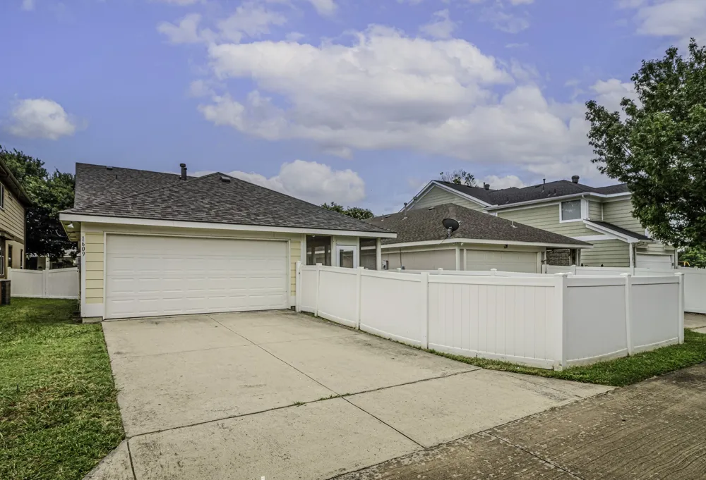 1609 Jasmine Trail Savannah, TX 76227