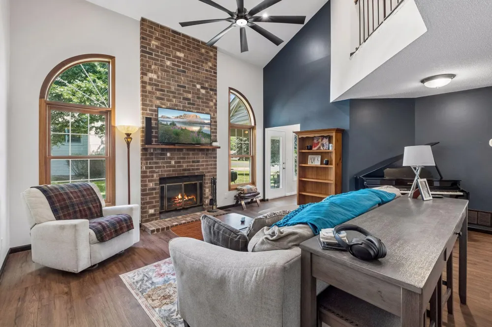 11081 Oregon Curve Bloomington, MN 55438