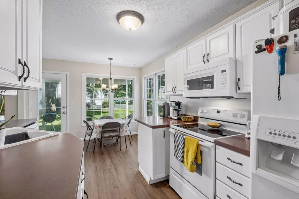 11081 Oregon Curve Bloomington, MN 55438