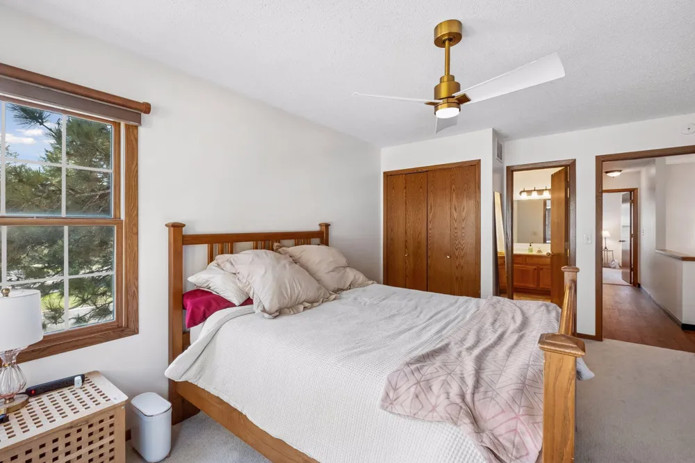 11081 Oregon Curve Bloomington, MN 55438