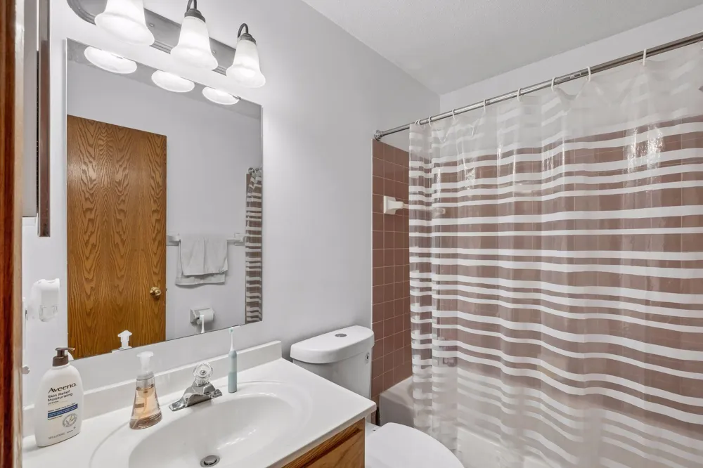 11081 Oregon Curve Bloomington, MN 55438