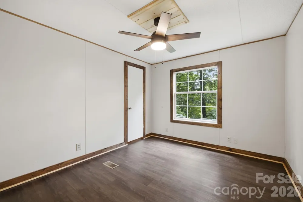55 Twin Oaks Lane Spruce Pine, NC 28777