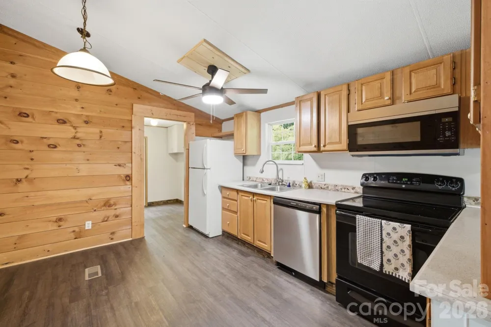 55 Twin Oaks Lane Spruce Pine, NC 28777