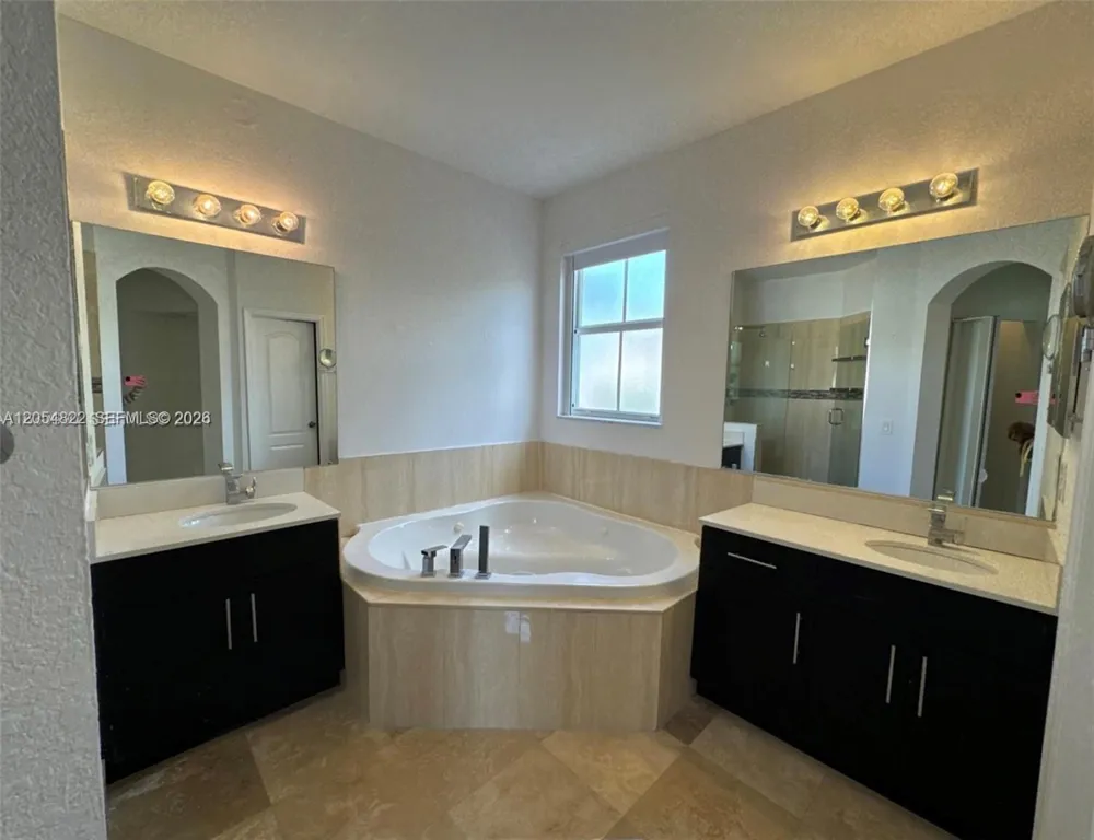 7563 NW 112th Pl Doral, FL 33178