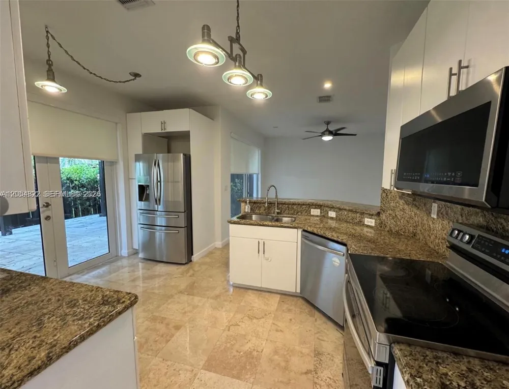 7563 NW 112th Pl Doral, FL 33178