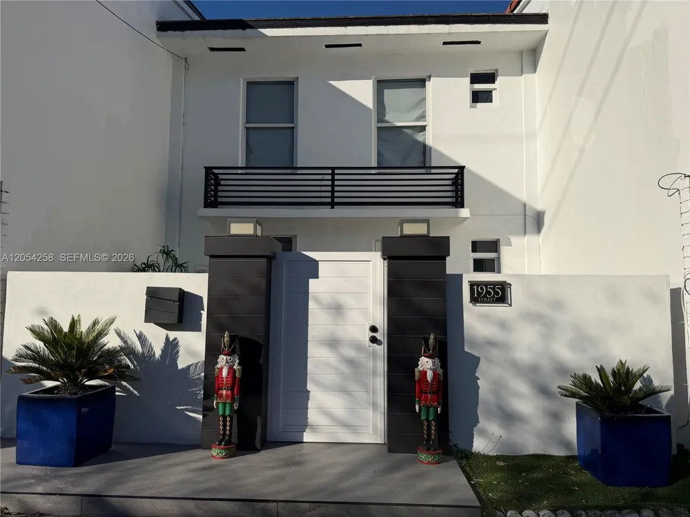 1955 NE 123rd St North Miami, FL 33181