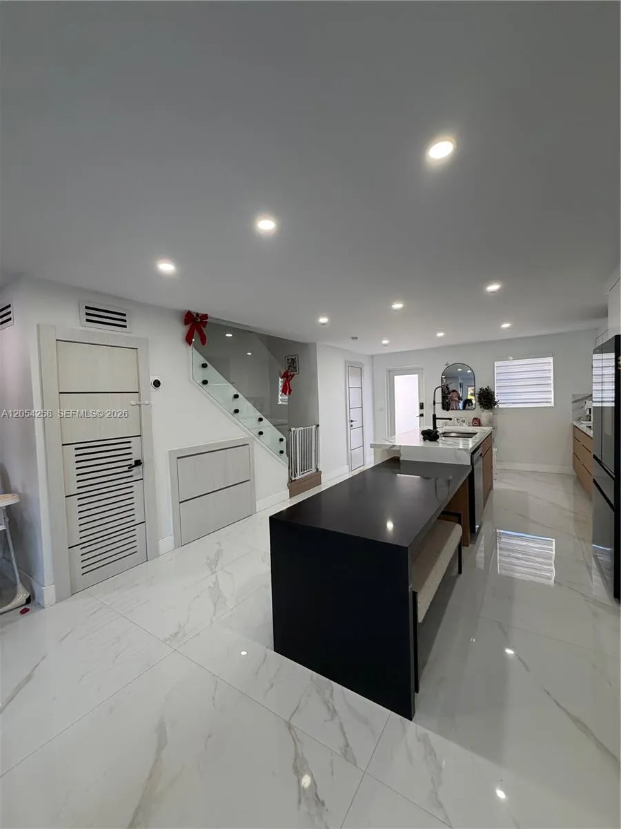 1955 NE 123rd St North Miami, FL 33181