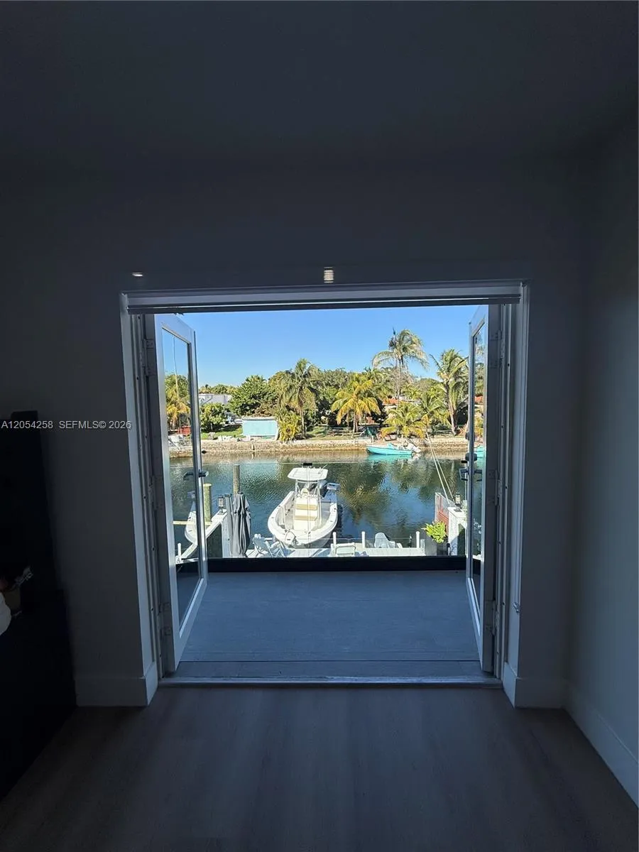 1955 NE 123rd St North Miami, FL 33181