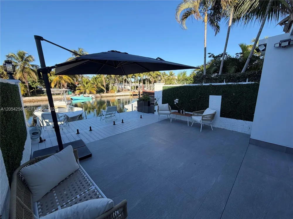 1955 NE 123rd St North Miami, FL 33181