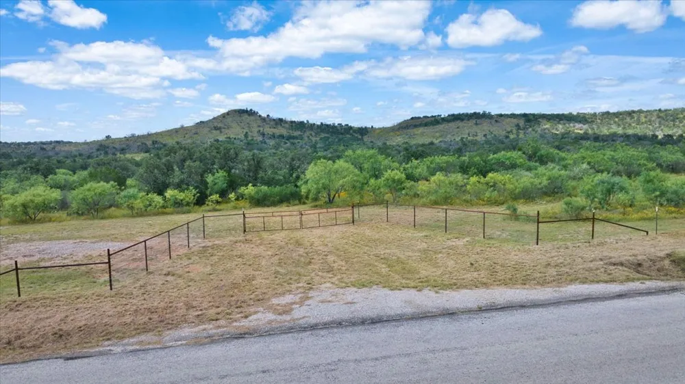 2144 CR 307 Kingsland, TX 78639
