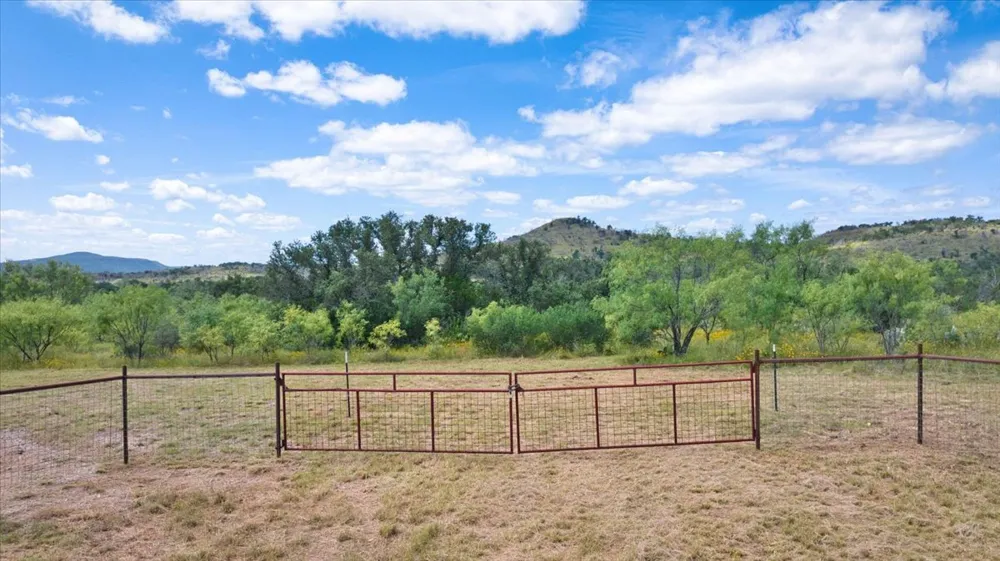 2144 CR 307 Kingsland, TX 78639