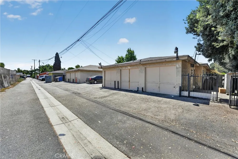 805 E 8th Street Pomona, CA 91766