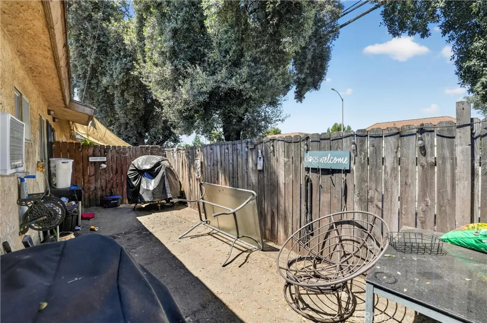 805 E 8th Street Pomona, CA 91766