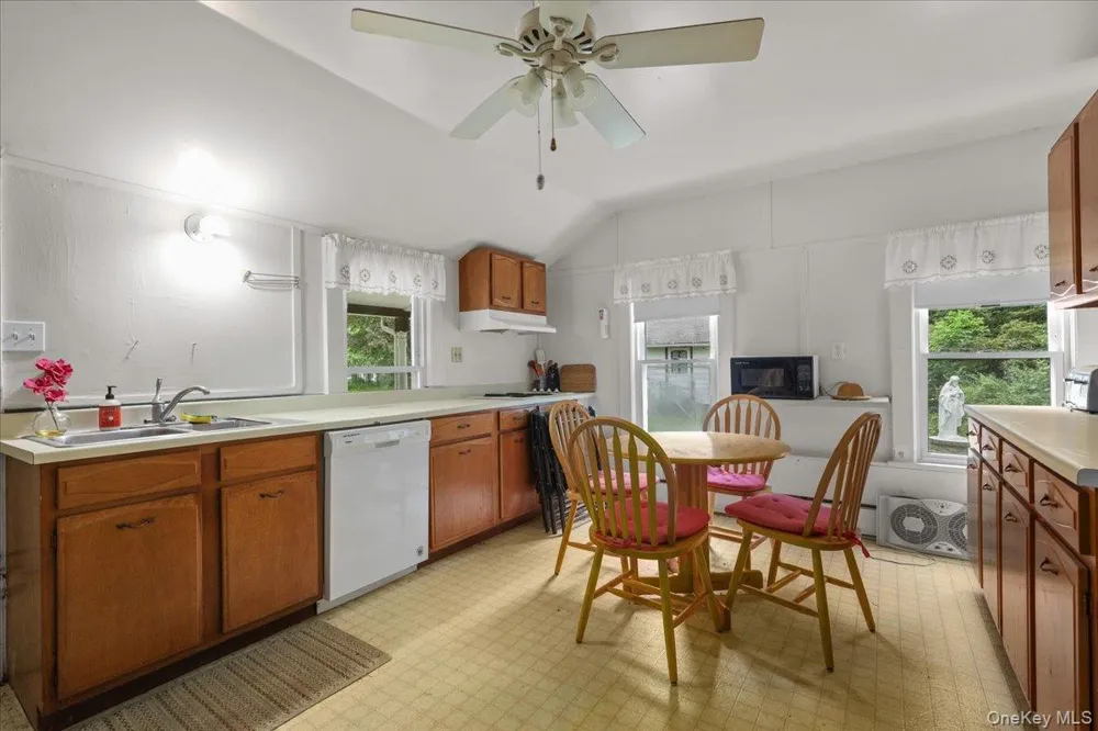 123-179 Sisters Hill Road Stanfordville, NY 12581