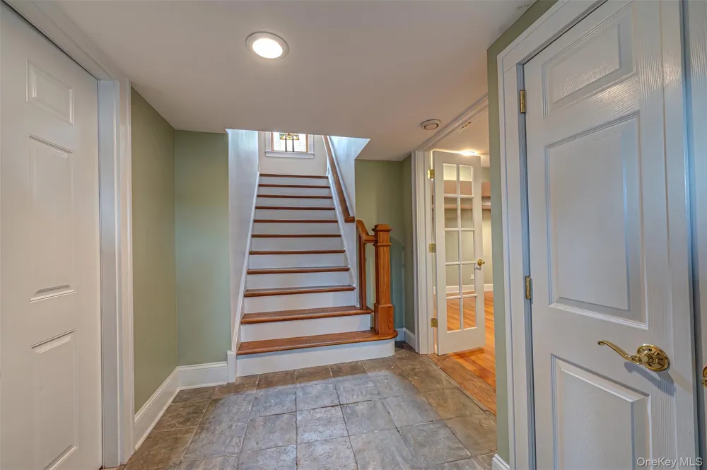 5 Harborview Lane Huntington, NY 11743