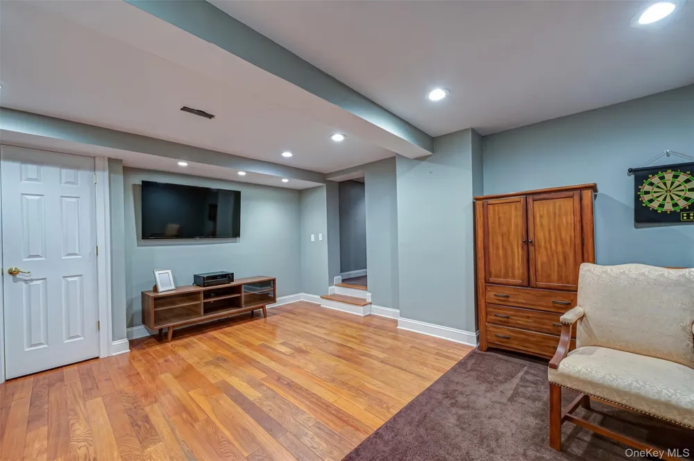 5 Harborview Lane Huntington, NY 11743