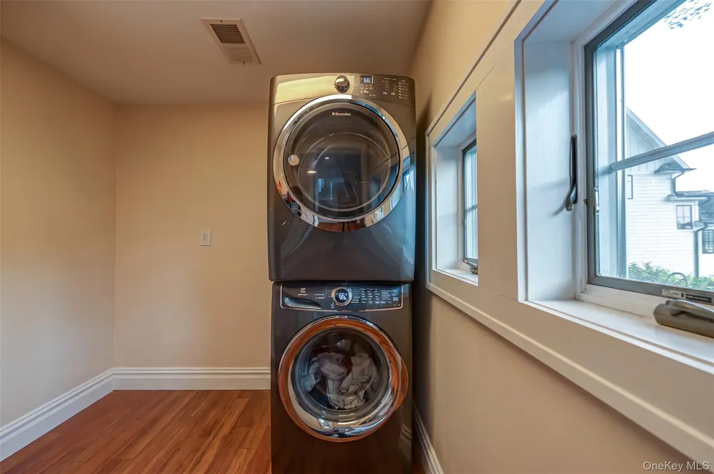 5 Harborview Lane Huntington, NY 11743