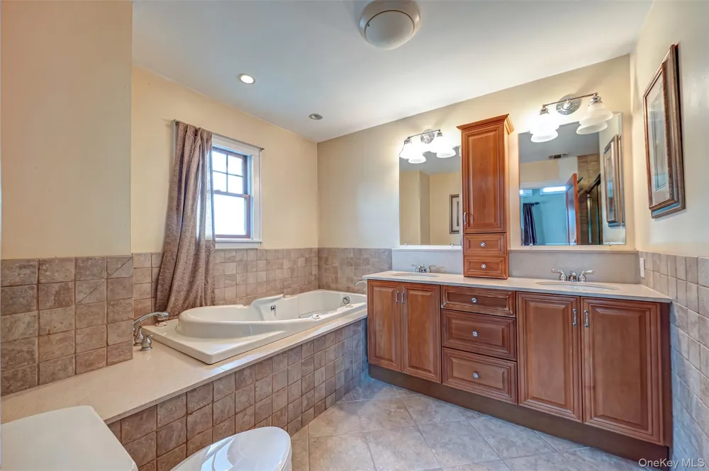 5 Harborview Lane Huntington, NY 11743