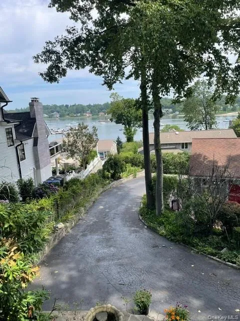 5 Harborview Lane Huntington, NY 11743
