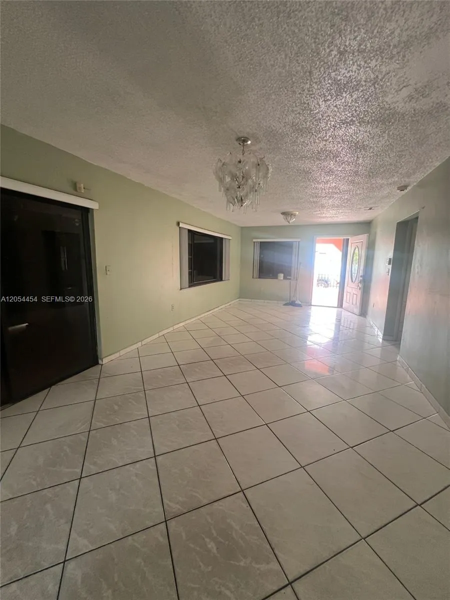 890 E 28th St Hialeah, FL 33013