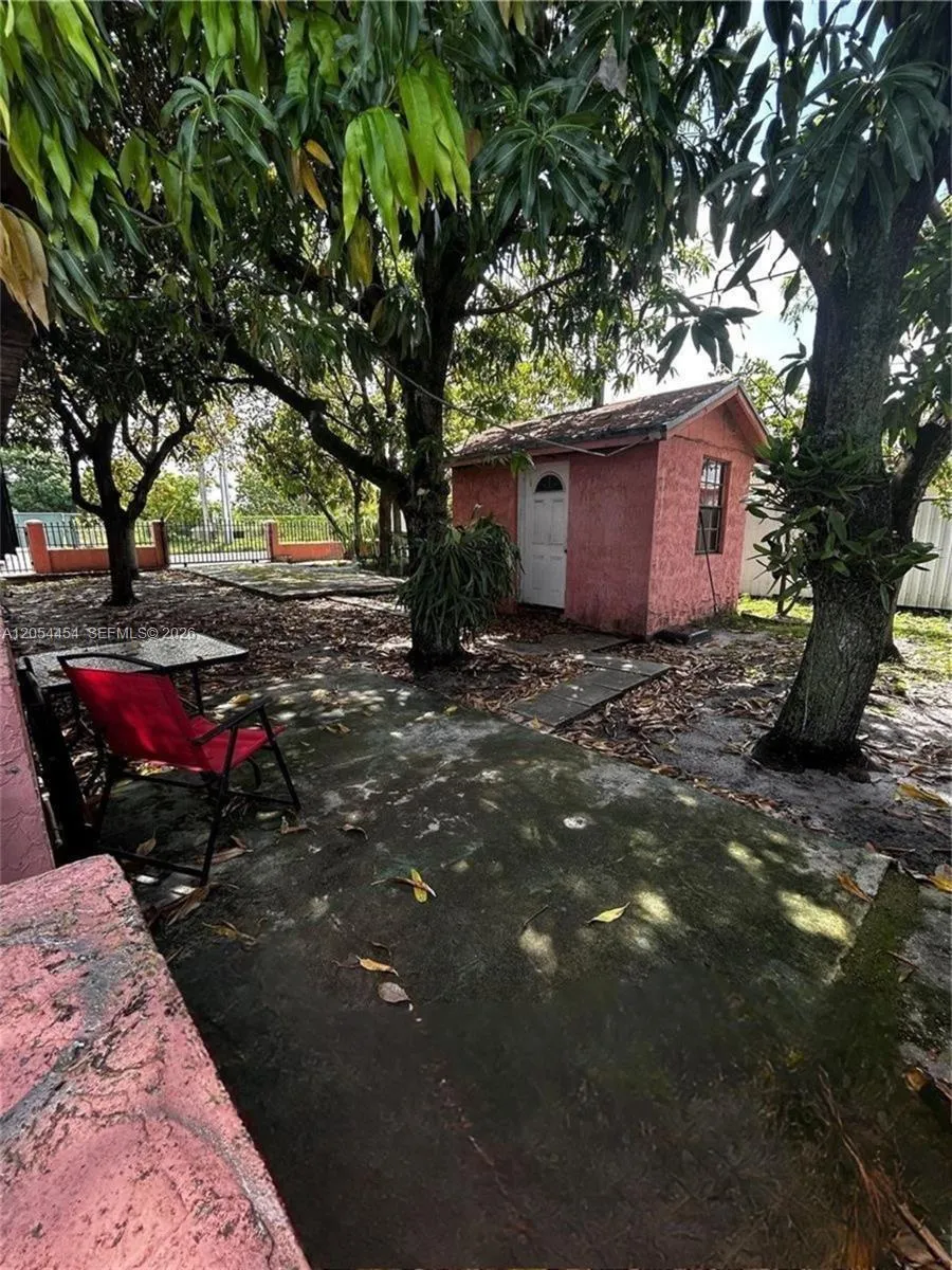 890 E 28th St Hialeah, FL 33013