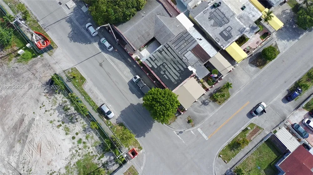 890 E 28th St Hialeah, FL 33013
