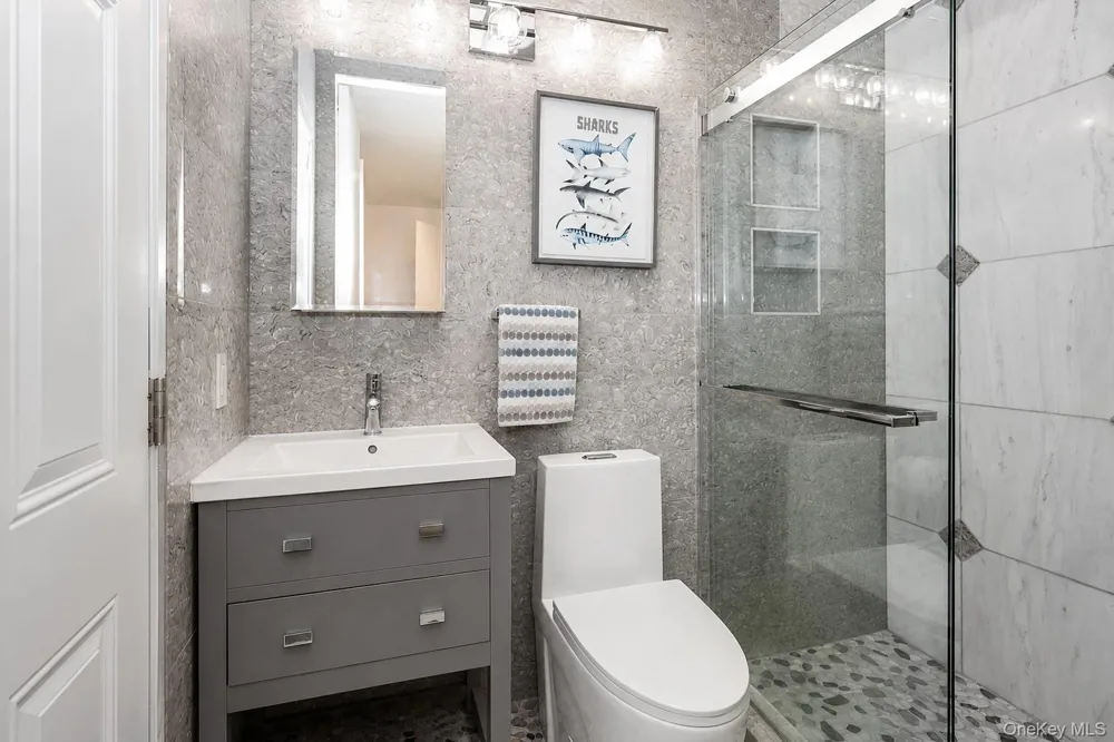 27 Windemere Way Woodbury, NY 11797