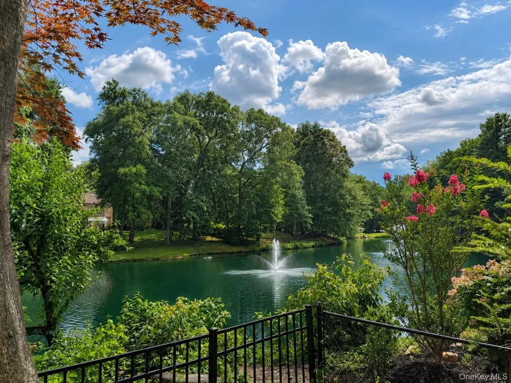 27 Windemere Way Woodbury, NY 11797