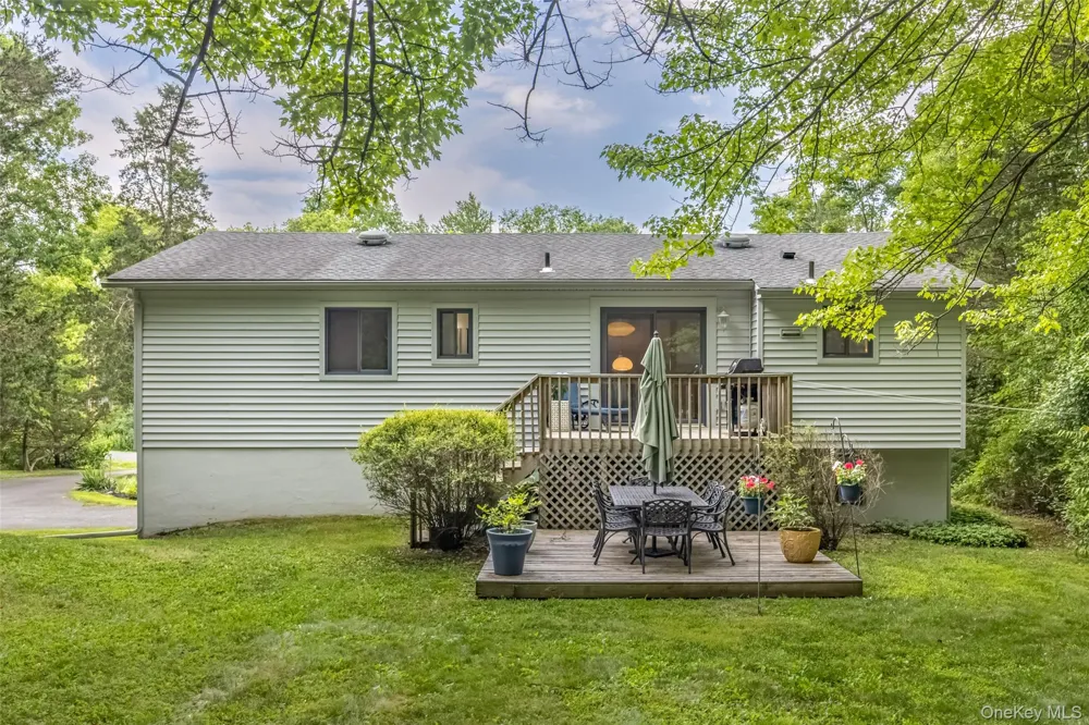 6 Hickory Hill Road New Paltz, NY 12561