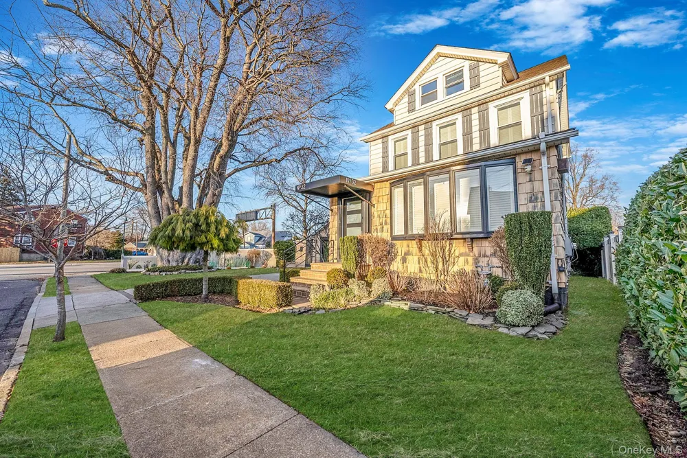 32 Everett Lynbrook, NY 11563