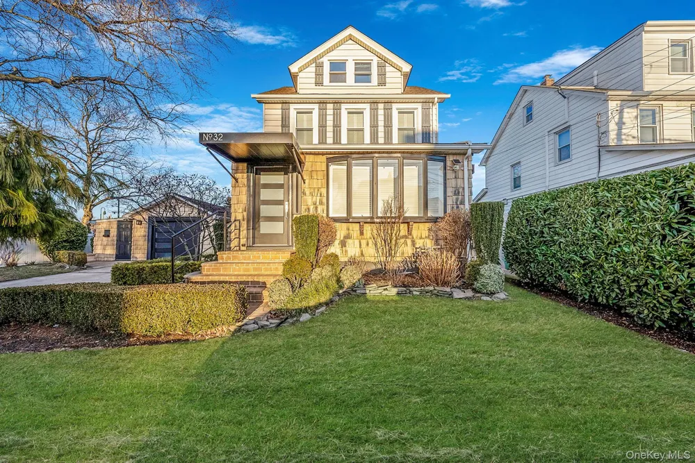 32 Everett Lynbrook, NY 11563
