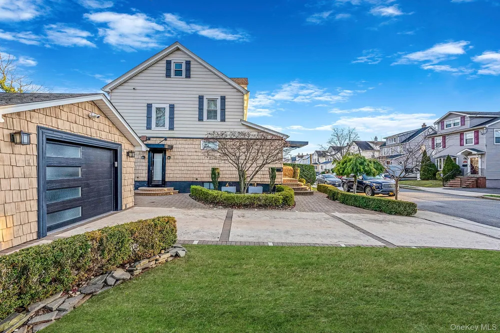 32 Everett Lynbrook, NY 11563
