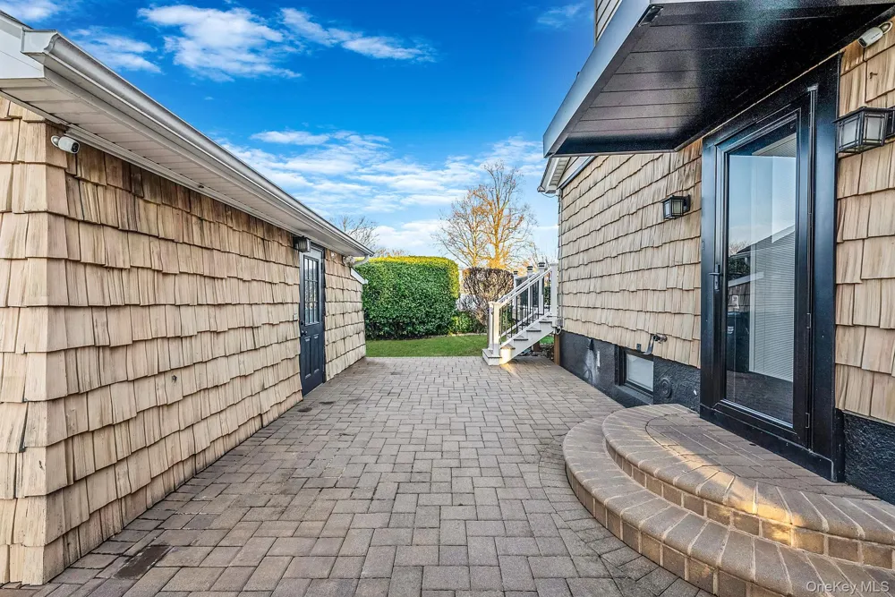 32 Everett Lynbrook, NY 11563