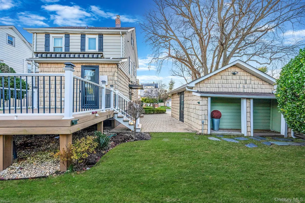 32 Everett Lynbrook, NY 11563