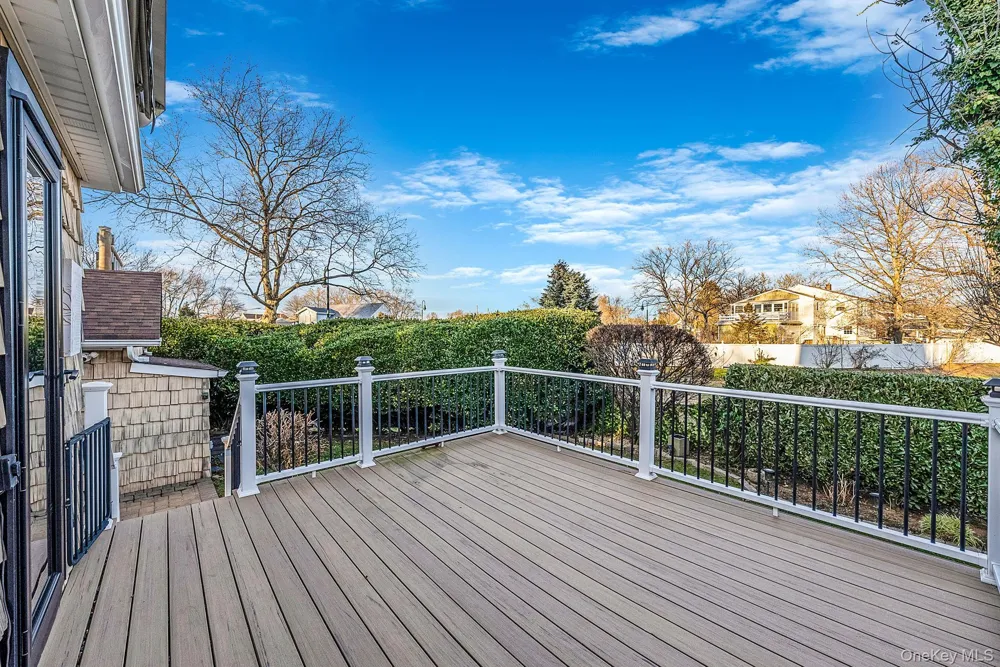 32 Everett Lynbrook, NY 11563