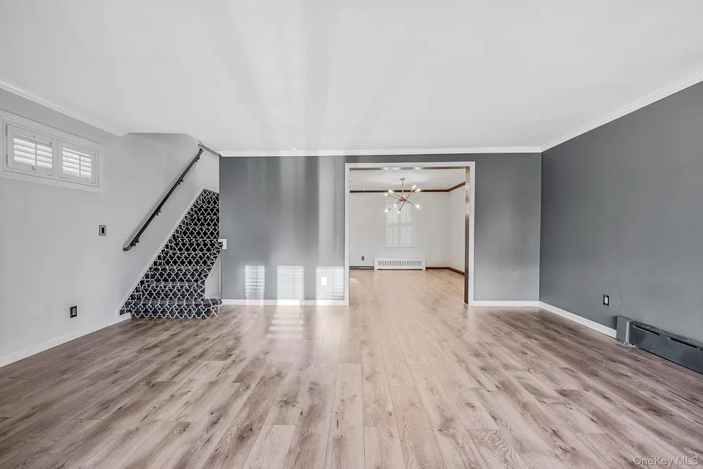 32 Everett Lynbrook, NY 11563