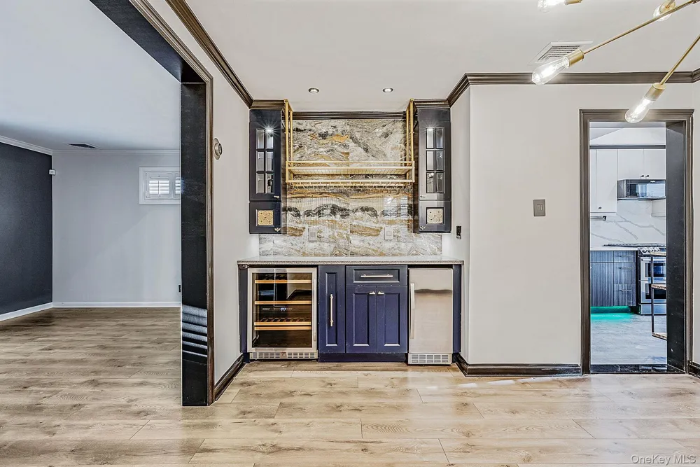 32 Everett Lynbrook, NY 11563