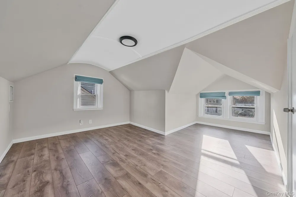32 Everett Lynbrook, NY 11563