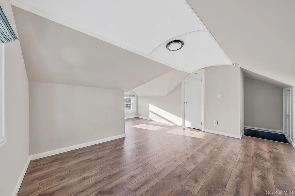 32 Everett Lynbrook, NY 11563