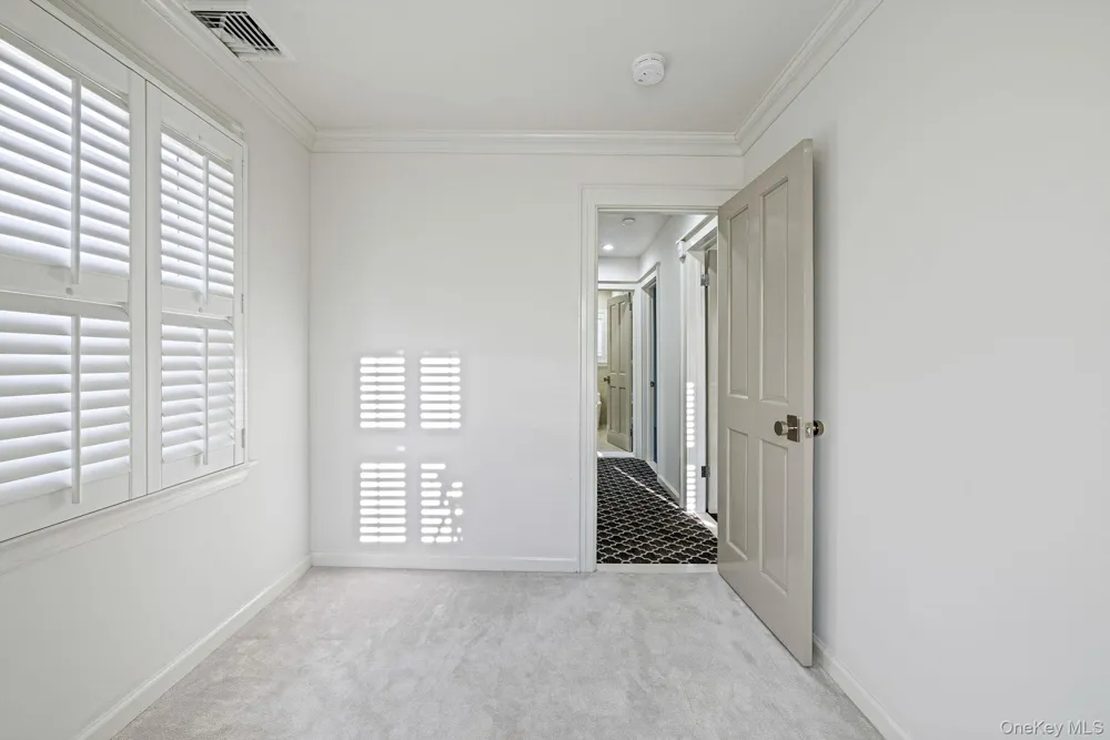 32 Everett Lynbrook, NY 11563