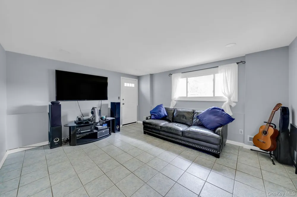 336 W 23rd Street Deer Park, NY 11729