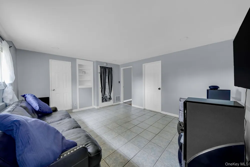 336 W 23rd Street Deer Park, NY 11729