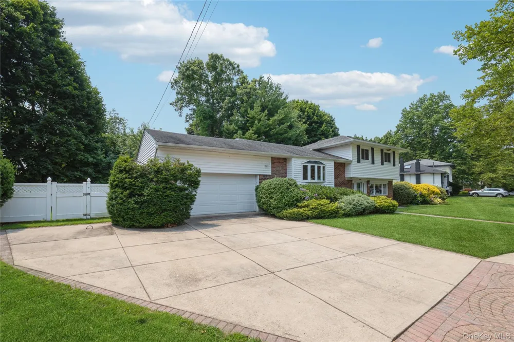 7 Ebb Court Commack, NY 11725