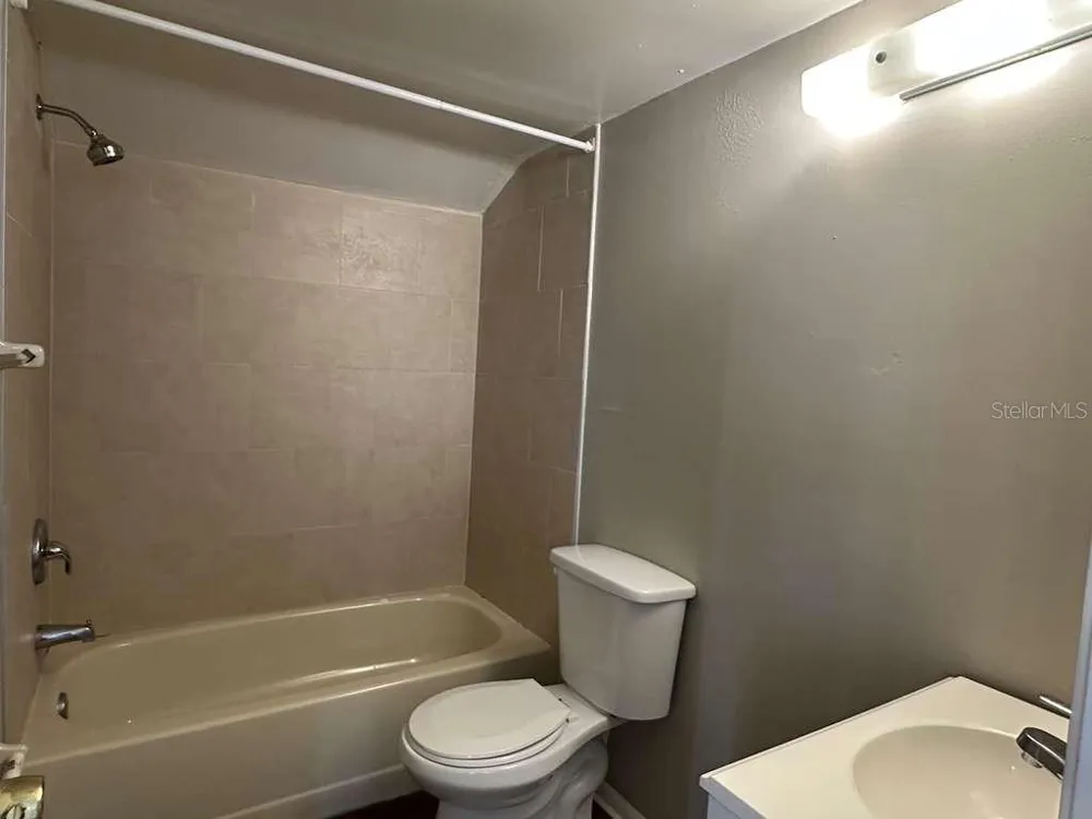 2739 HUNT CLUB LANE Orlando, FL 32826