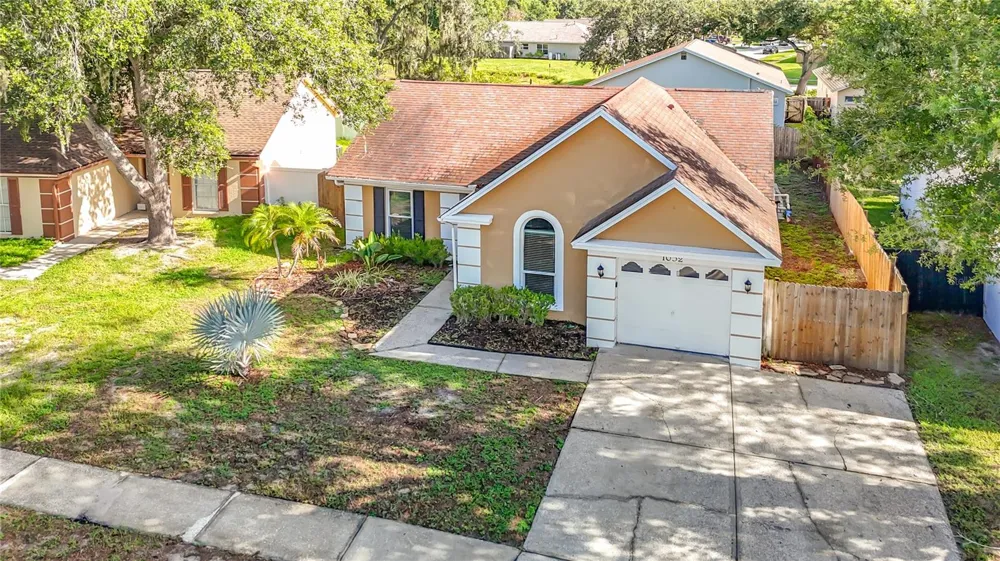 1032 HARDWOOD DRIVE Valrico, FL 33596