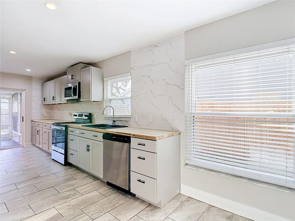 1032 HARDWOOD DRIVE Valrico, FL 33596